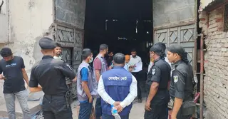 বায়ুদূষণের বিরুদ্ধে নারায়ণগঞ্জে অভিযান; দুই প্রতিষ্ঠানকে জরিমানা